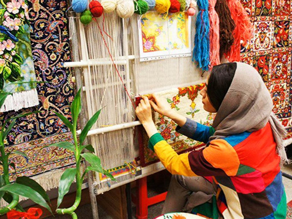 Equipping carpet weaving workshops and artistic activities for the disabled